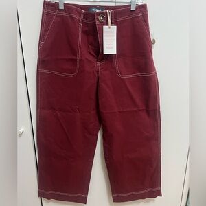 Wide leg cropped pants.